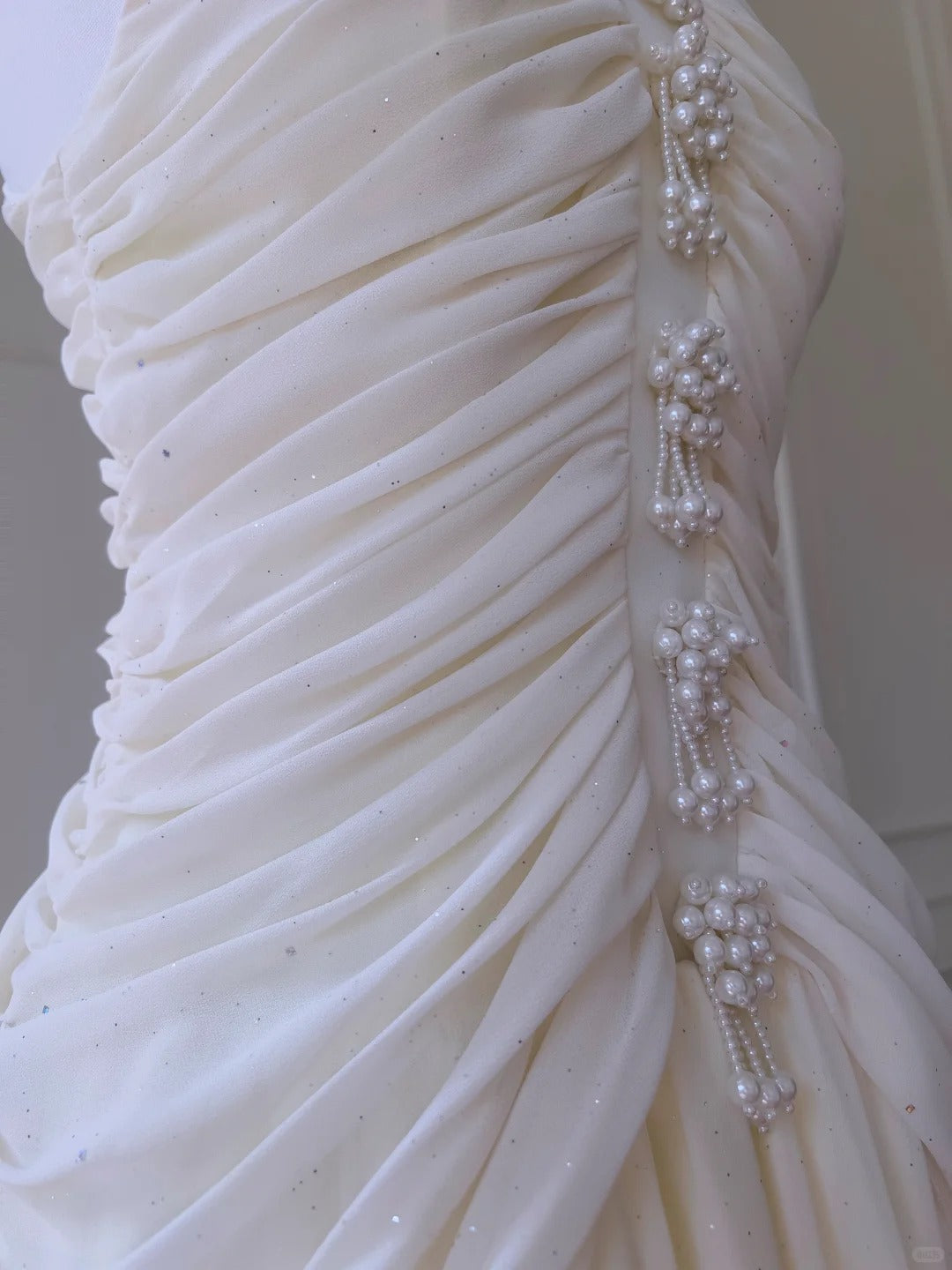 Elegant Ivory A-Line Halter Nack Pearl Pleated Chiffon Formal Prom Dress
