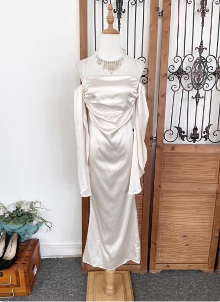 Elegant Ivory Halter Off-The-Shoulder Slim-Fit Satin Long Formal Prom Dress