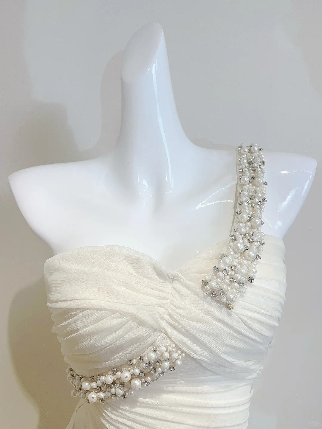 Elegant Ivory Mermaid One-Shoulder Neckline Pearl Rhinestone Satin Long Formal Prom Dress Bridesmaid Dress