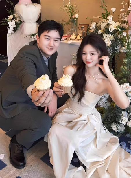 Elegant Ivory Strapless High-Slit Satin Train Formal Prom Dress Wedding Dress