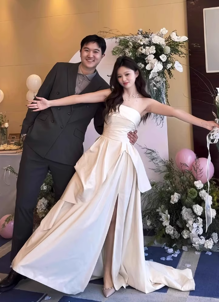 Elegant Ivory Strapless High-Slit Satin Train Formal Prom Dress Wedding Dress