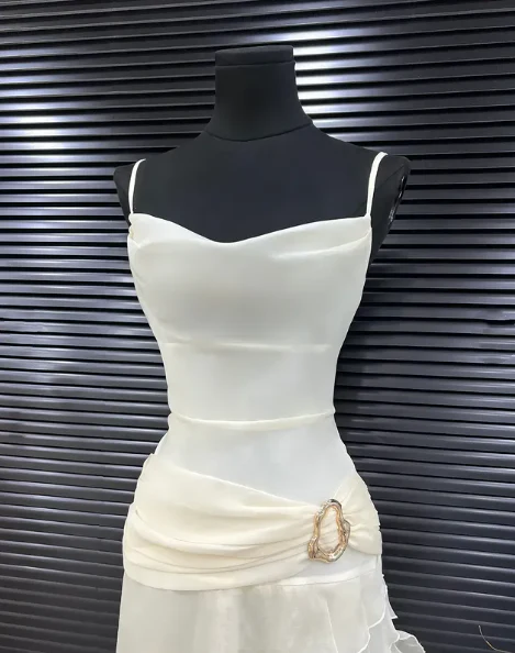 Elegant Ivory Straps Sheath Vintage Long Prom Dresses