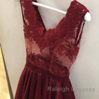 Elegant Lace V-Neck Cap Sleeves Homecoming Dress Short Cocktail Dresses