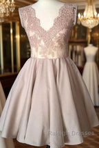 Elegant Lace V-Neck Cap Sleeves Homecoming Dress Short Cocktail Dresses