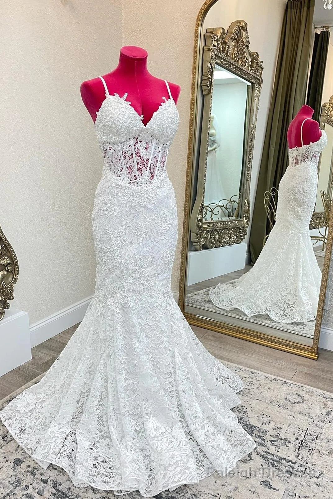 Elegant Lace White Wedding Dress Long Mermaid Spaghetti Straps Bridal Wear Main image