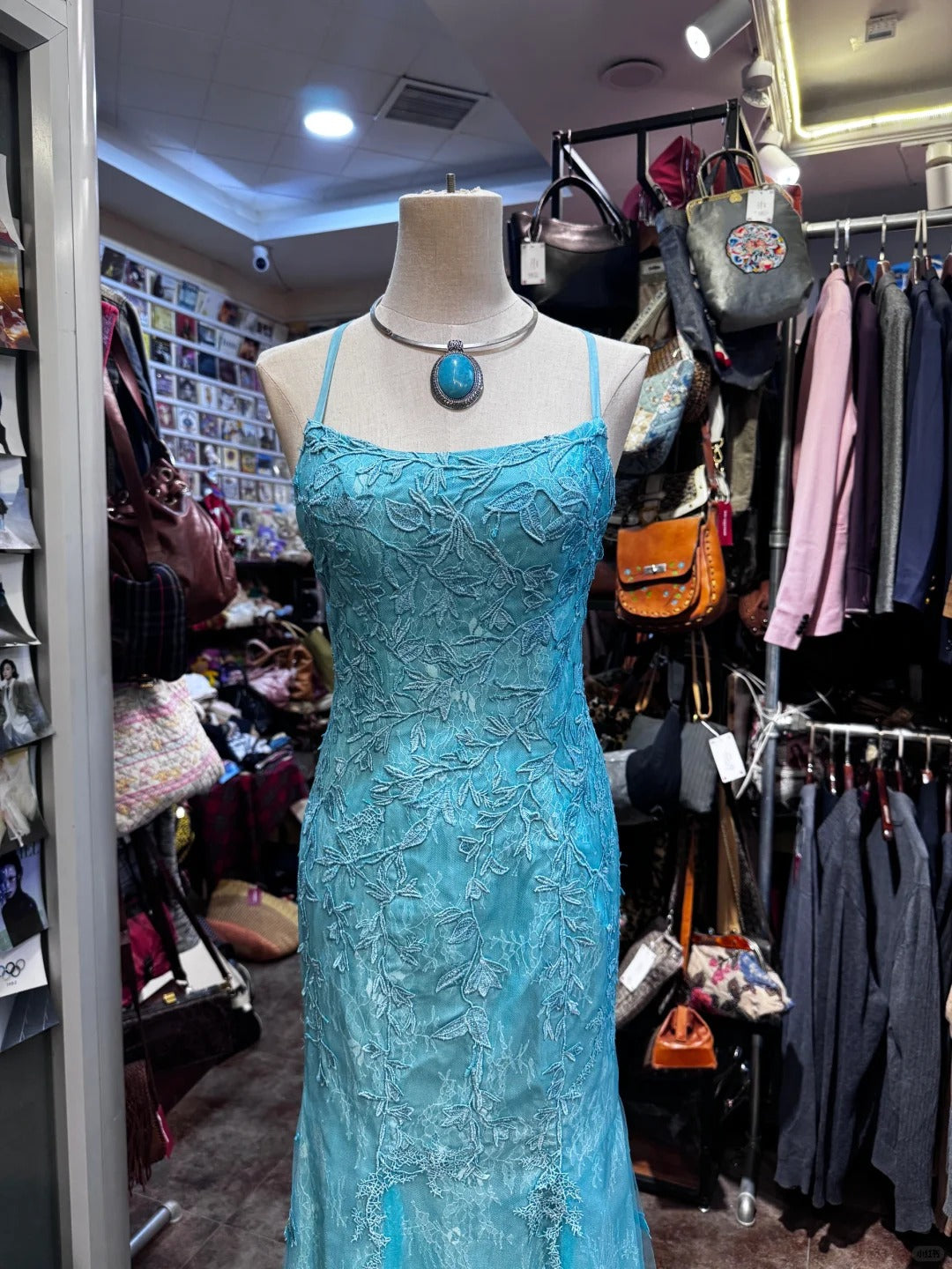 Elegant Lake Blue Mermaid Halter-Neck Lace Long Formal Prom Dress