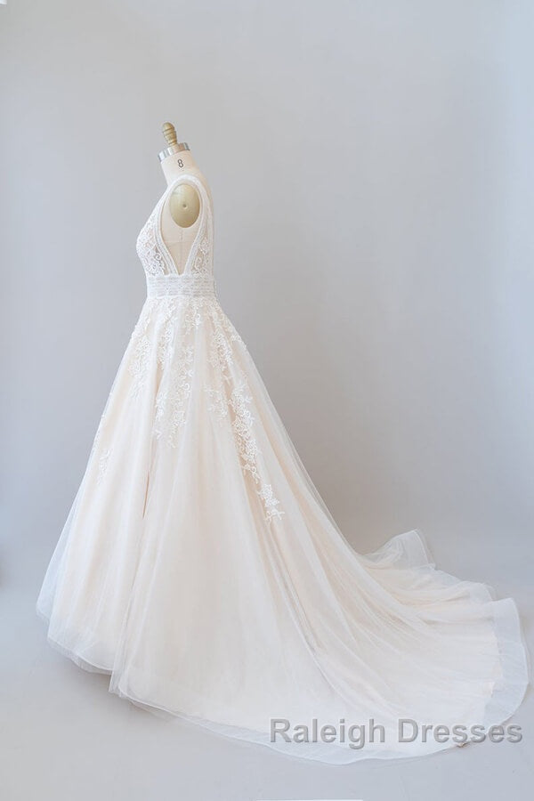 Elegant Long A Line V Neck Appliques Lace Tulle Backless Wedding Dresses