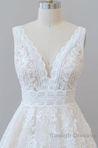 Elegant Long A Line V Neck Appliques Lace Tulle Backless Wedding Dresses