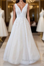 Elegant Long A-line V-neck Appliques Lace Tulle Backless Wedding Dress