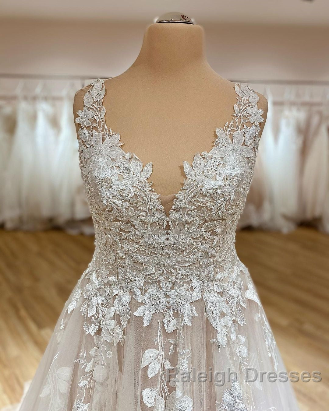 Elegant Long A-Line V-neck Spaghetti Straps Appliques Lace Ruffles Tulle Wedding Dress Secondary image