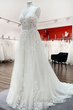 Elegant Long A-Line V Neck Tulle Spaghetti Straps Lace Wedding Dress
