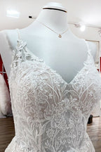 Elegant Long A Line V Neck Tulle Spaghetti Straps Lace Wedding Dresses
