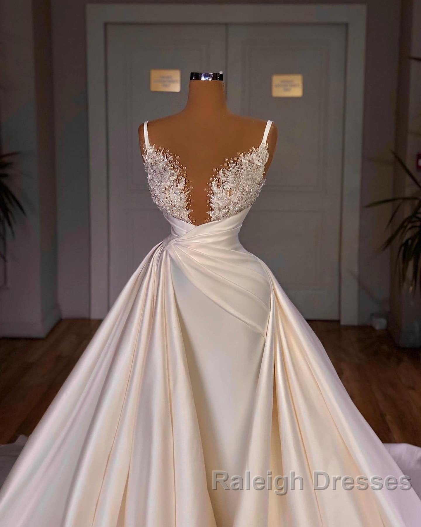 Elegant Long Mermaid V Neck Spaghetti Strap Satin Lace Wedding Dresses