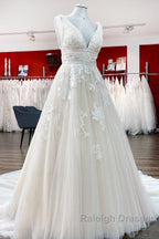 Elegant Long Princess V Neck Tulle Backless Wedding Dresses with Lace