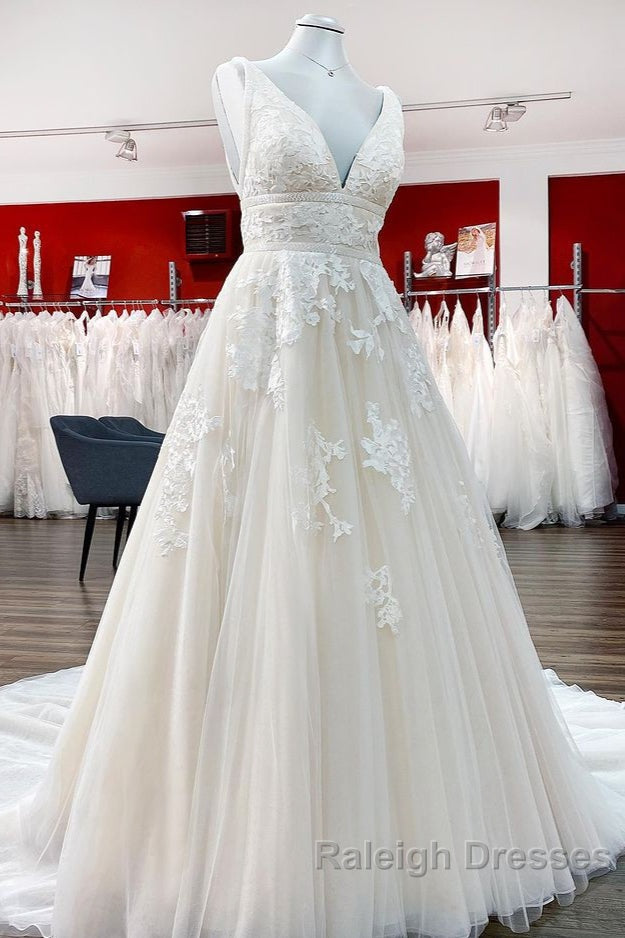 Elegant Long Princess V Neck Tulle Backless Wedding Dresses with Lace