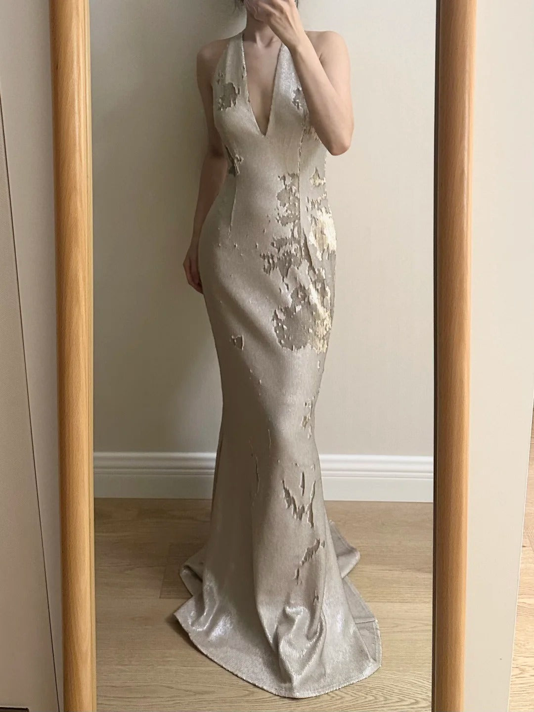 Elegant Mermaid Halter Neck Deep V-Neck Sequined Long Formal Prom Dress