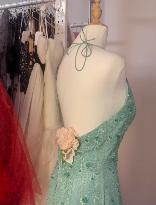 Elegant Mint Green Fitted Beaded Halter Neck Backless Long Formal Prom Dress