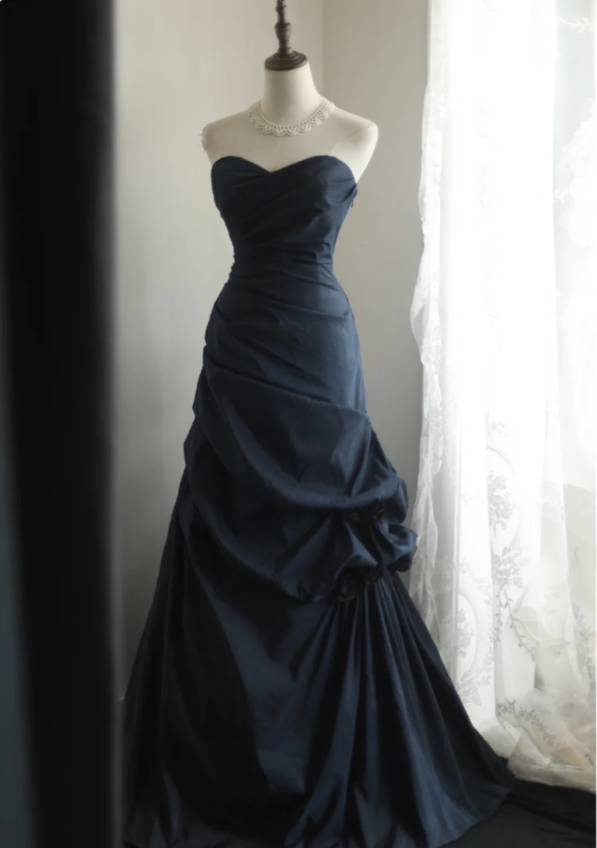 Elegant Navy Blue Mermaid Pleated Satin Long Formal Prom Dress