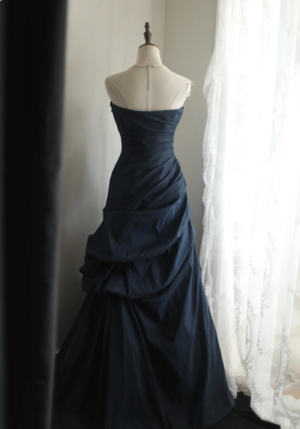 Elegant Navy Blue Mermaid Pleated Satin Long Formal Prom Dress