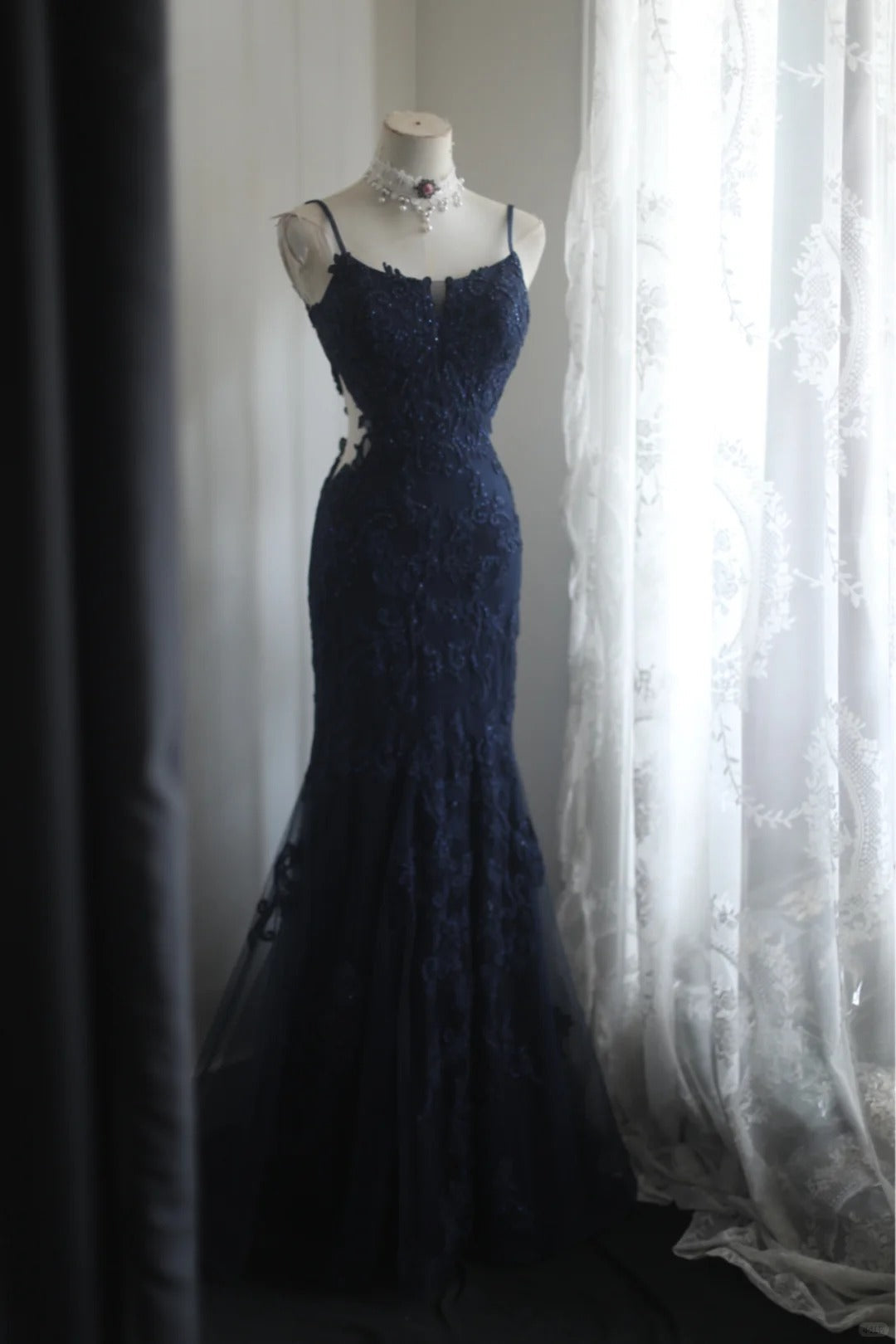 Elegant Navy Blue Mermaid Spaghetti Strap Lace Long Formal Prom Dress