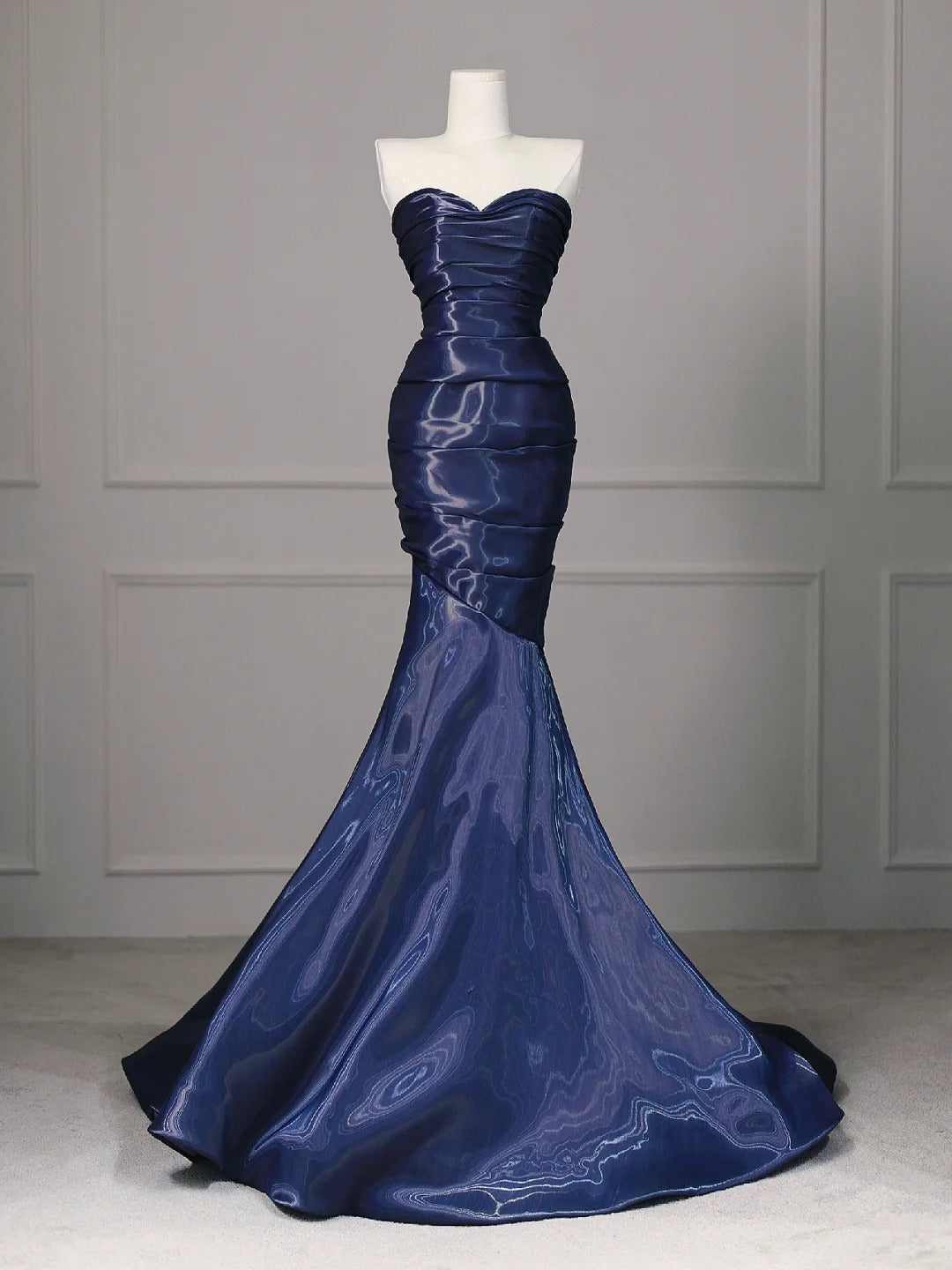 Elegant Navy Blue Mermaid Strapless Pleated Satin Long Formal Prom Dress