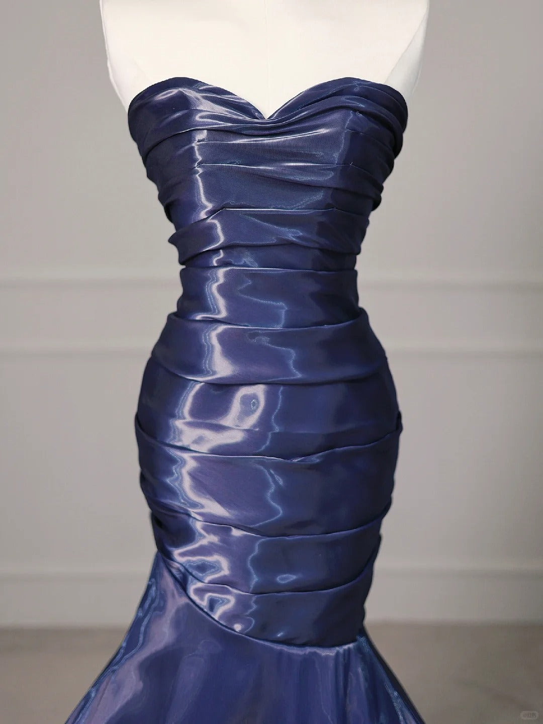 Elegant Navy Blue Mermaid Strapless Pleated Satin Long Formal Prom Dress