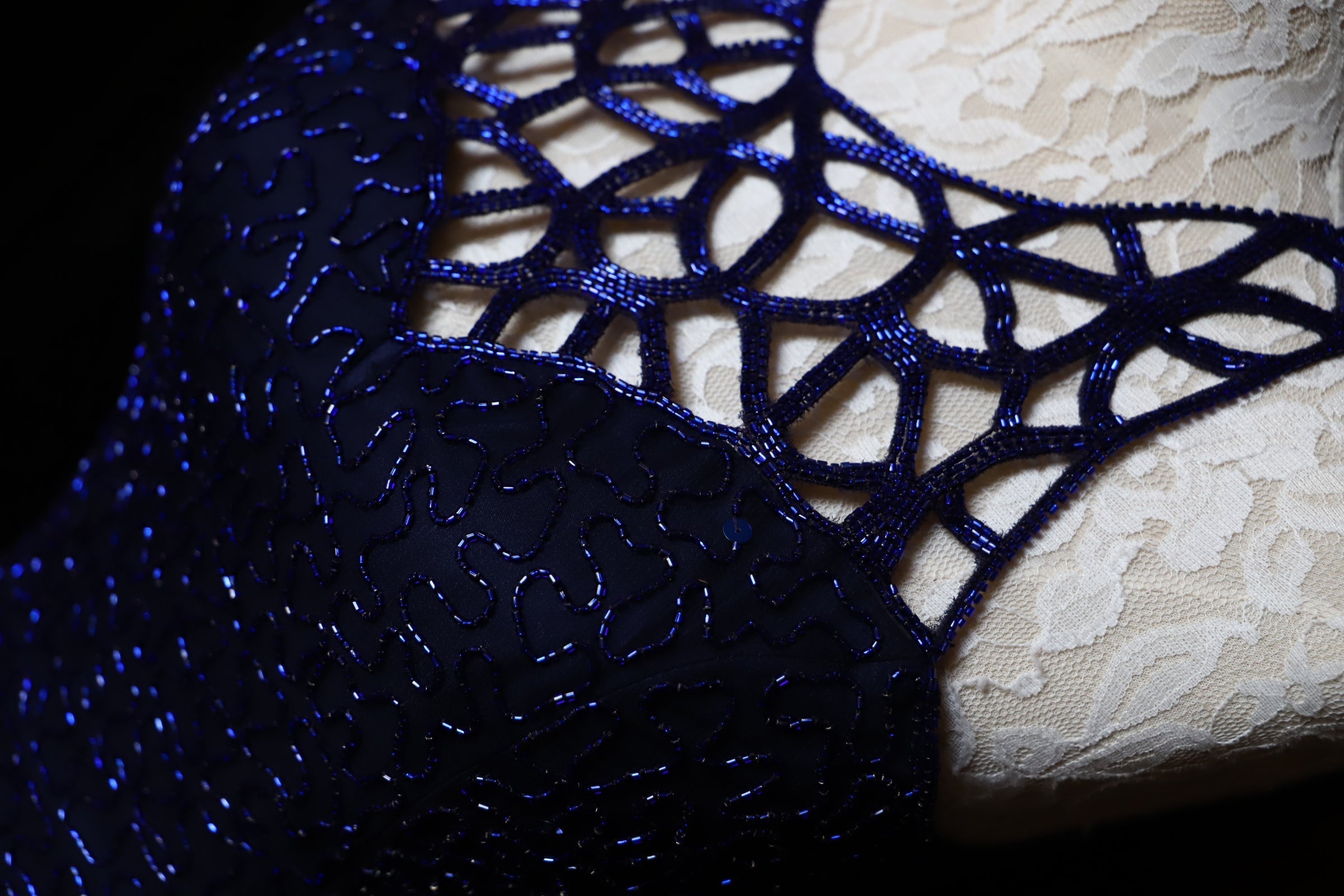 Elegant Navy Blue Sleeveless Cutout Halter Mermaid Bead Embroidered Lace Formal Prom Dress