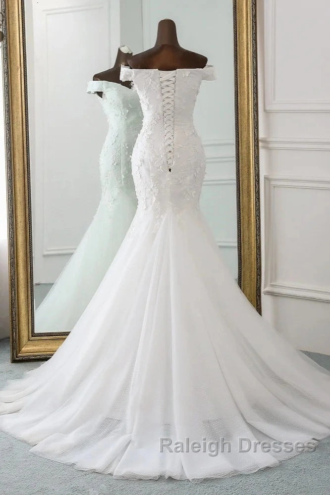 Elegant Off-The-Shoulder Mermaid Long Wedding Gown With Lace Appliques Secondary image