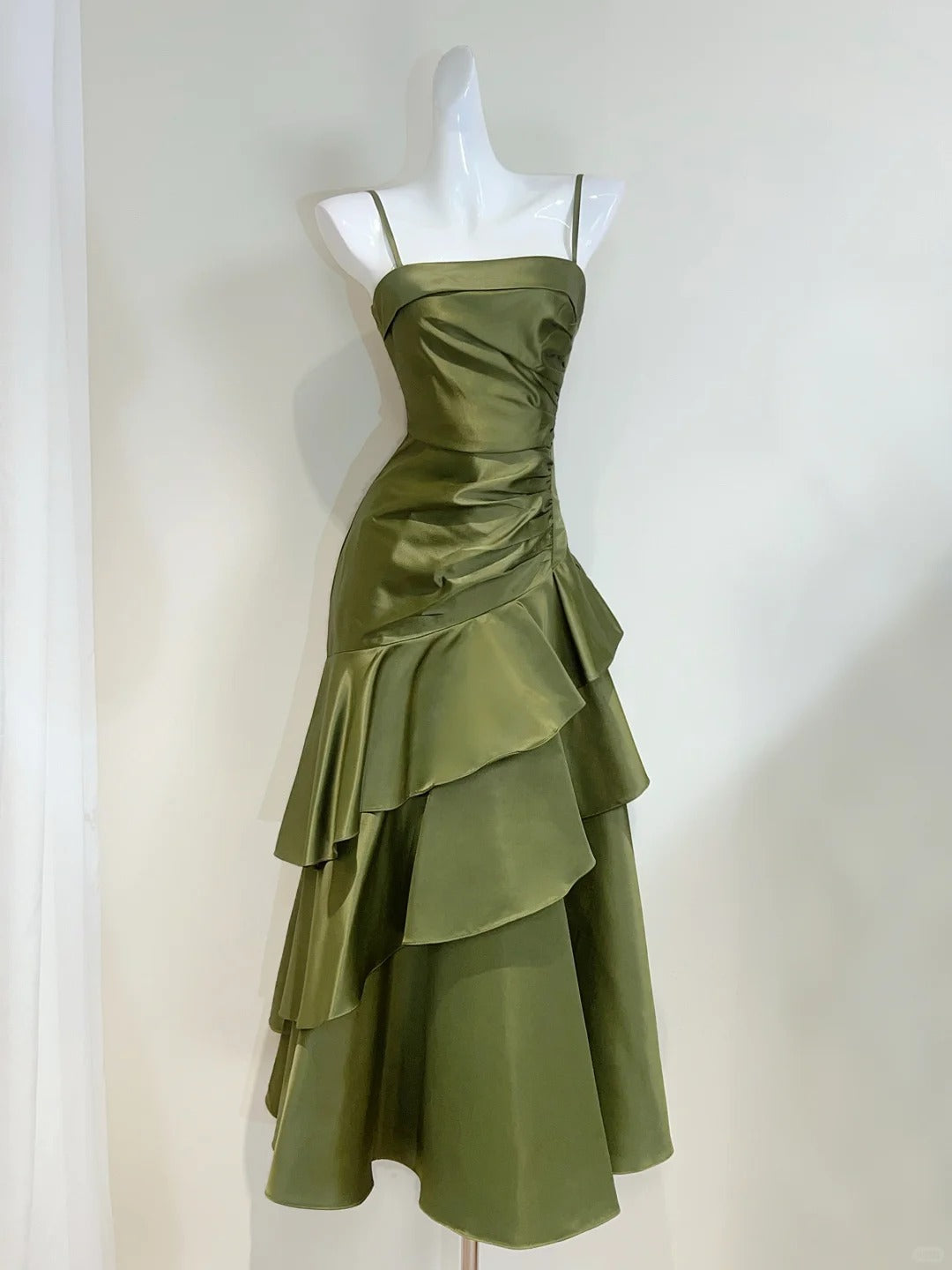 Elegant Olive Green Mermaid Ruffle Spaghetti Strap Satin Formal Prom Dress Secondary image