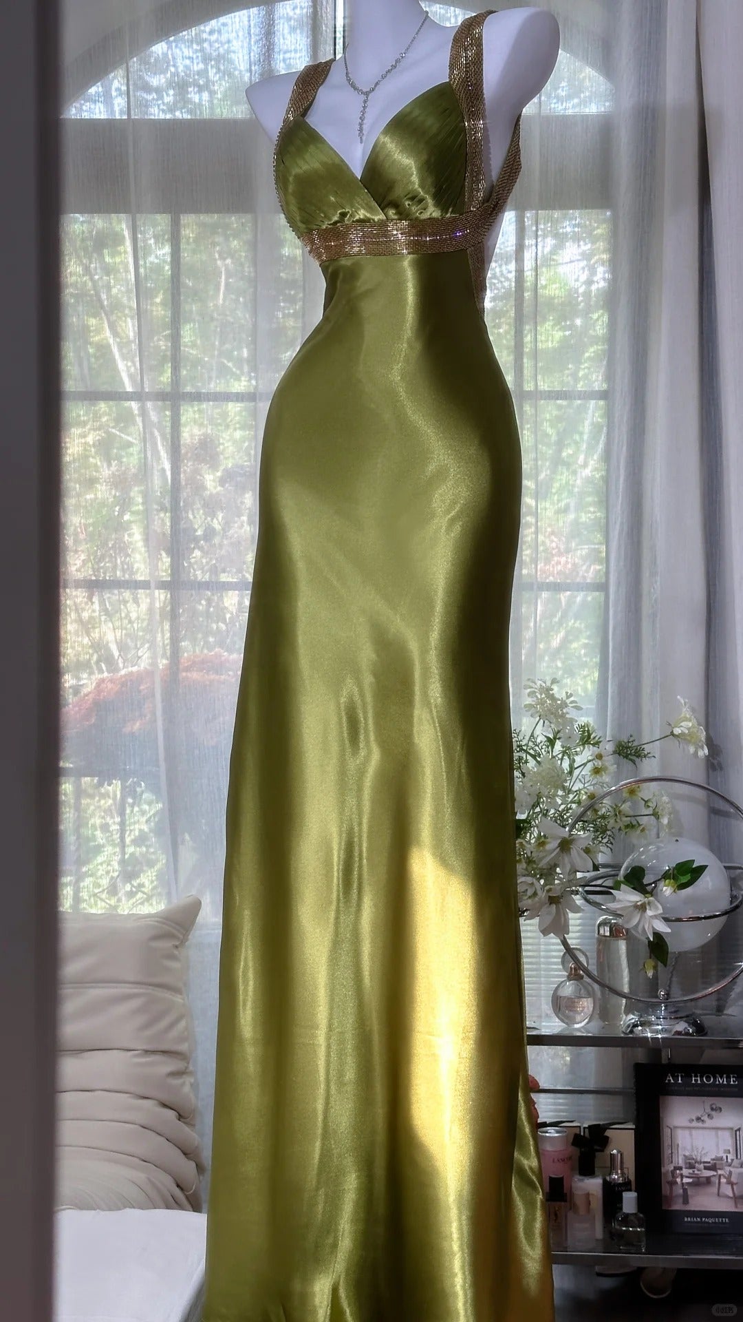 Elegant Olive-Green Mermaid V-Neck Backless Satin Long Formal Prom Dress Main image
