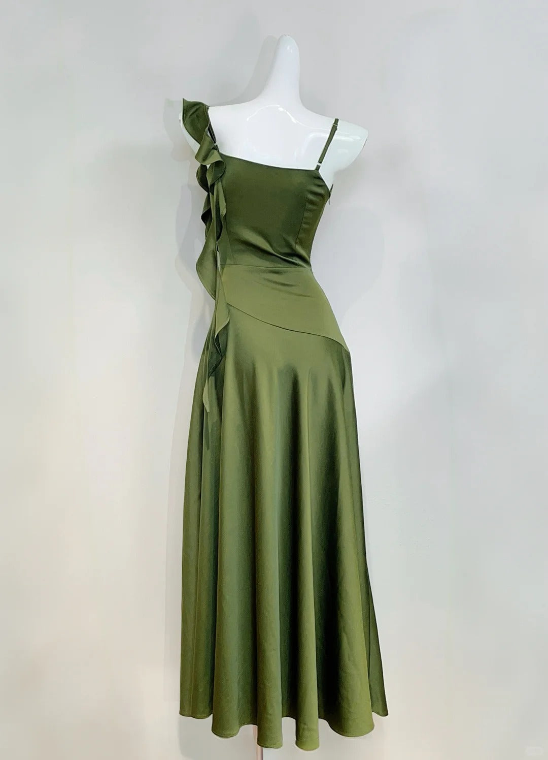 Elegant Olive Green Slim Fit Ruffled Satin Formal Prom Dress