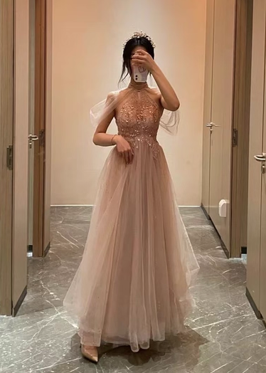 Elegant Pink A-Line Halter Tulle Long Formal Prom Dress Main image