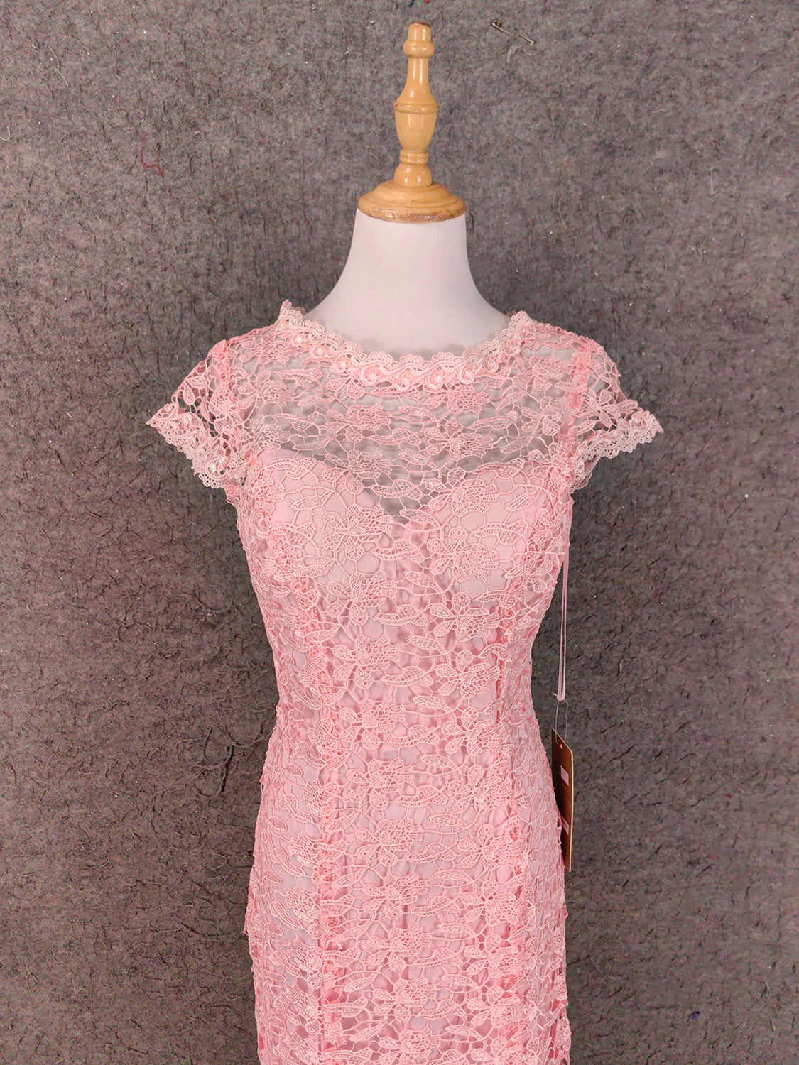Elegant Pink Mermaid Short Sleeve Crew Neck Cutout Lace Long Formal Prom Dress