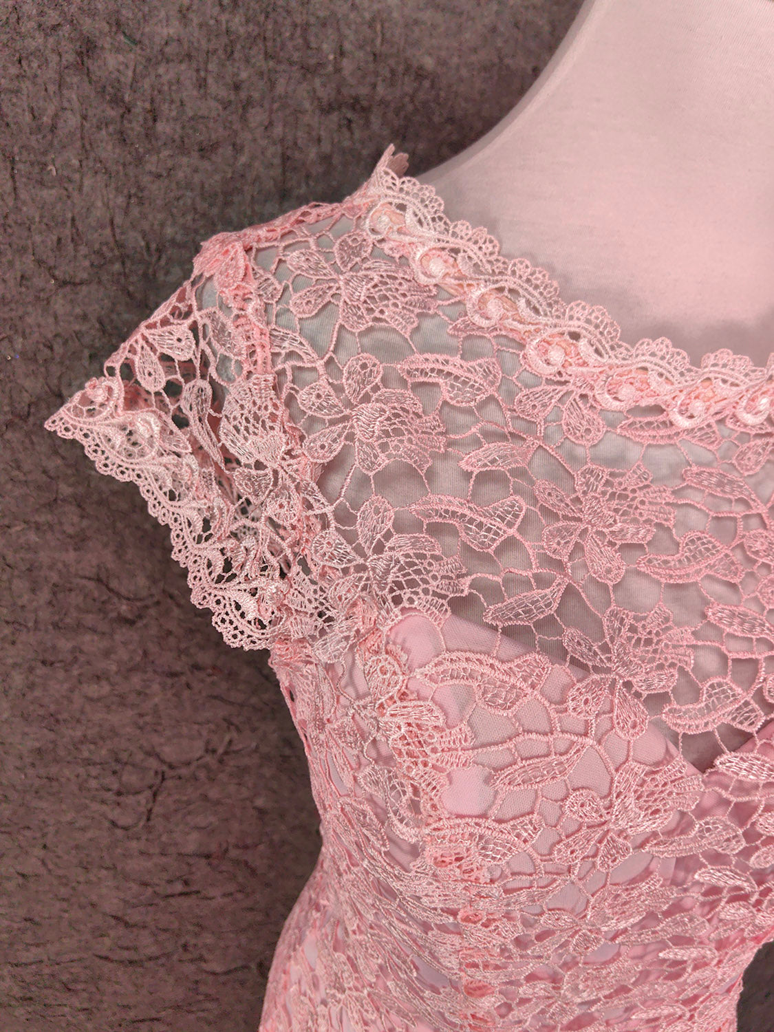 Elegant Pink Mermaid Short Sleeve Crew Neck Cutout Lace Long Formal Prom Dress