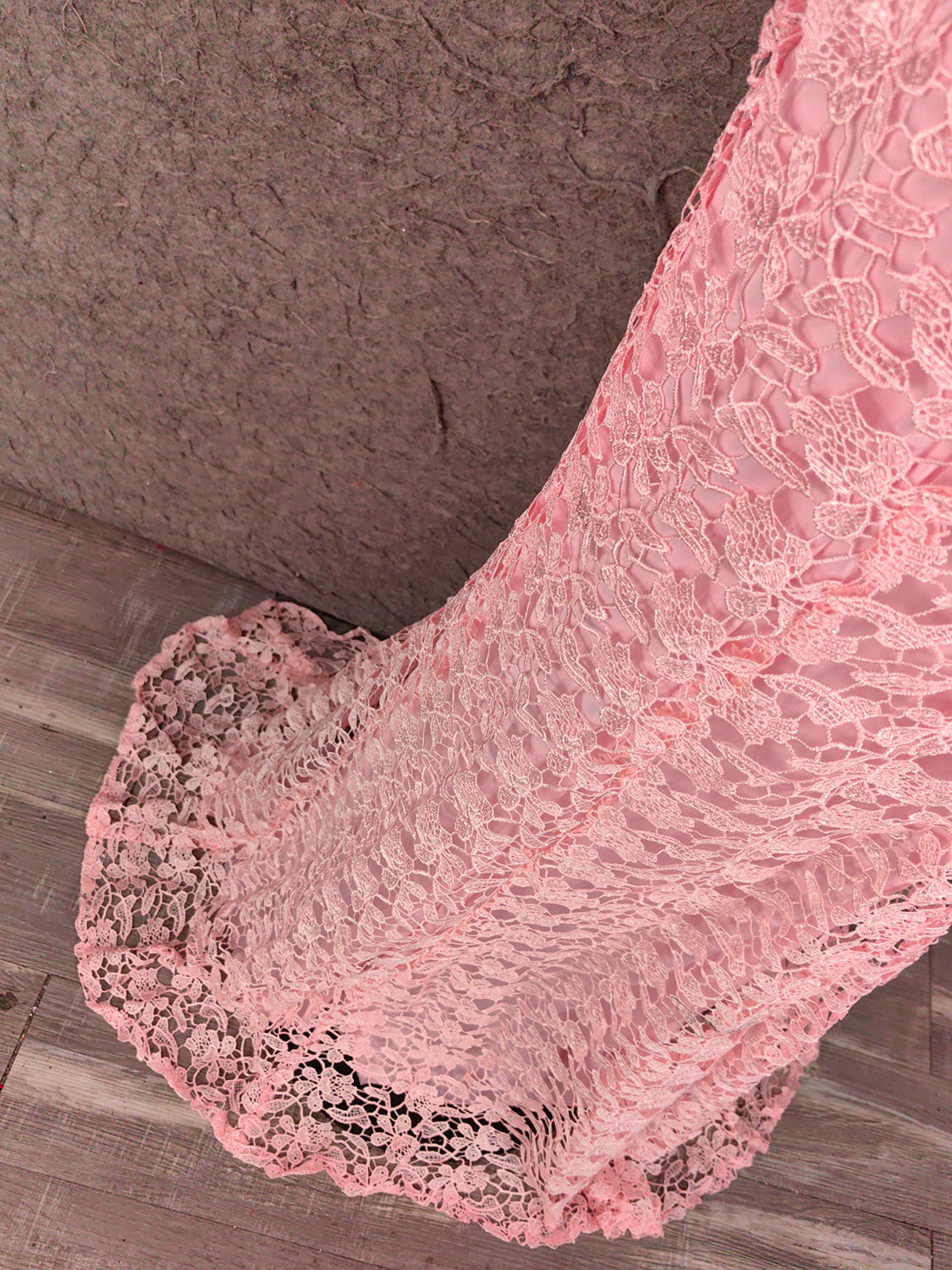 Elegant Pink Mermaid Short Sleeve Crew Neck Cutout Lace Long Formal Prom Dress