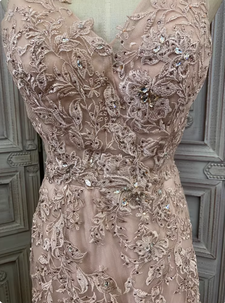 Elegant Pink Mermaid V-Neck Lace Embroidery Tulle Long Formal Prom Dress