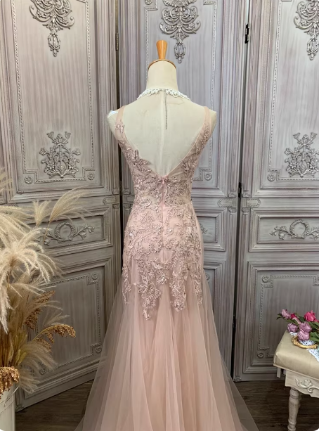 Elegant Pink Mermaid V-Neck Lace Embroidery Tulle Long Formal Prom Dress