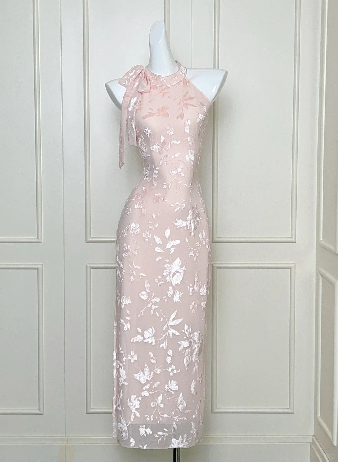 Elegant Pink Slim Halter Neck Jacquard Slit Long Formal Prom Dress Main image