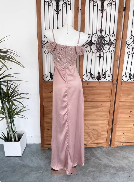 Elegant Pink Spaghetti Strap V-Neck Off-The-Shoulder Slit Sequin Satin Long Formal Prom Dress Secondary image