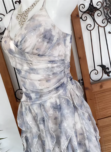 Elegant Printed Spaghetti Strap V-Neck Ruffled Layered Tulle Formal Prom Dress
