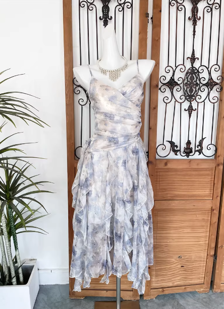 Elegant Printed Spaghetti Strap V-Neck Ruffled Layered Tulle Formal Prom Dress Main image