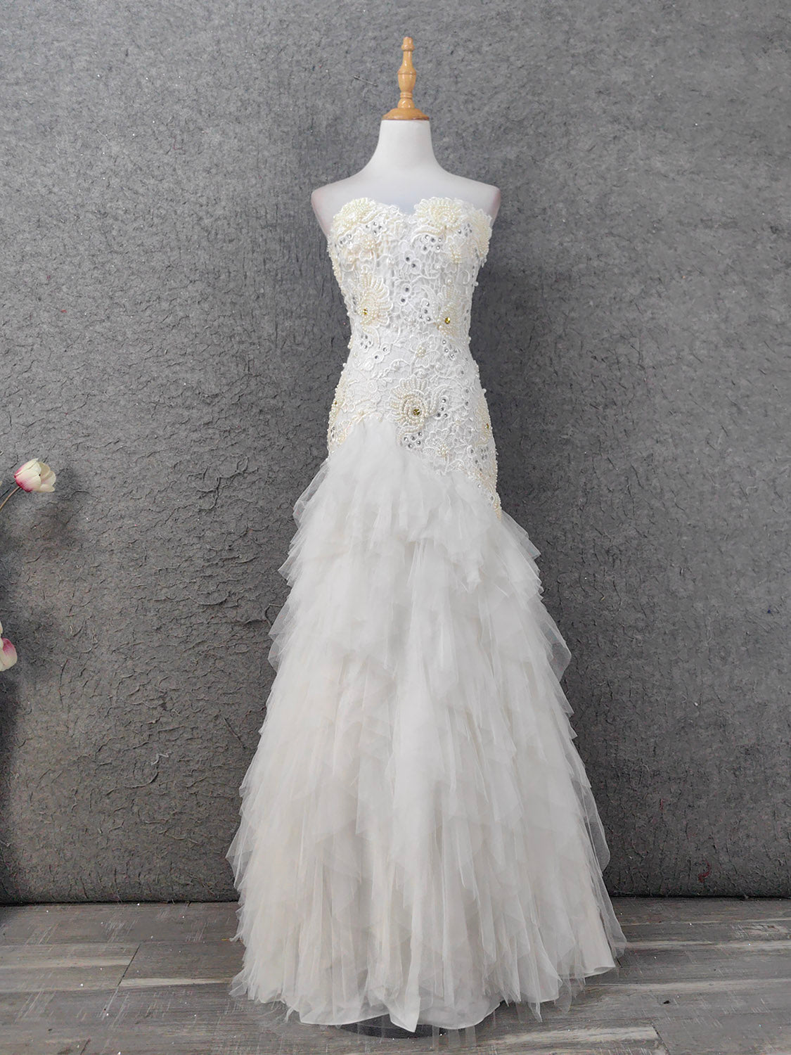 Elegant Pure White Sweetheart Neck Pearl Lace Tulle Long Formal Prom Dress Main image