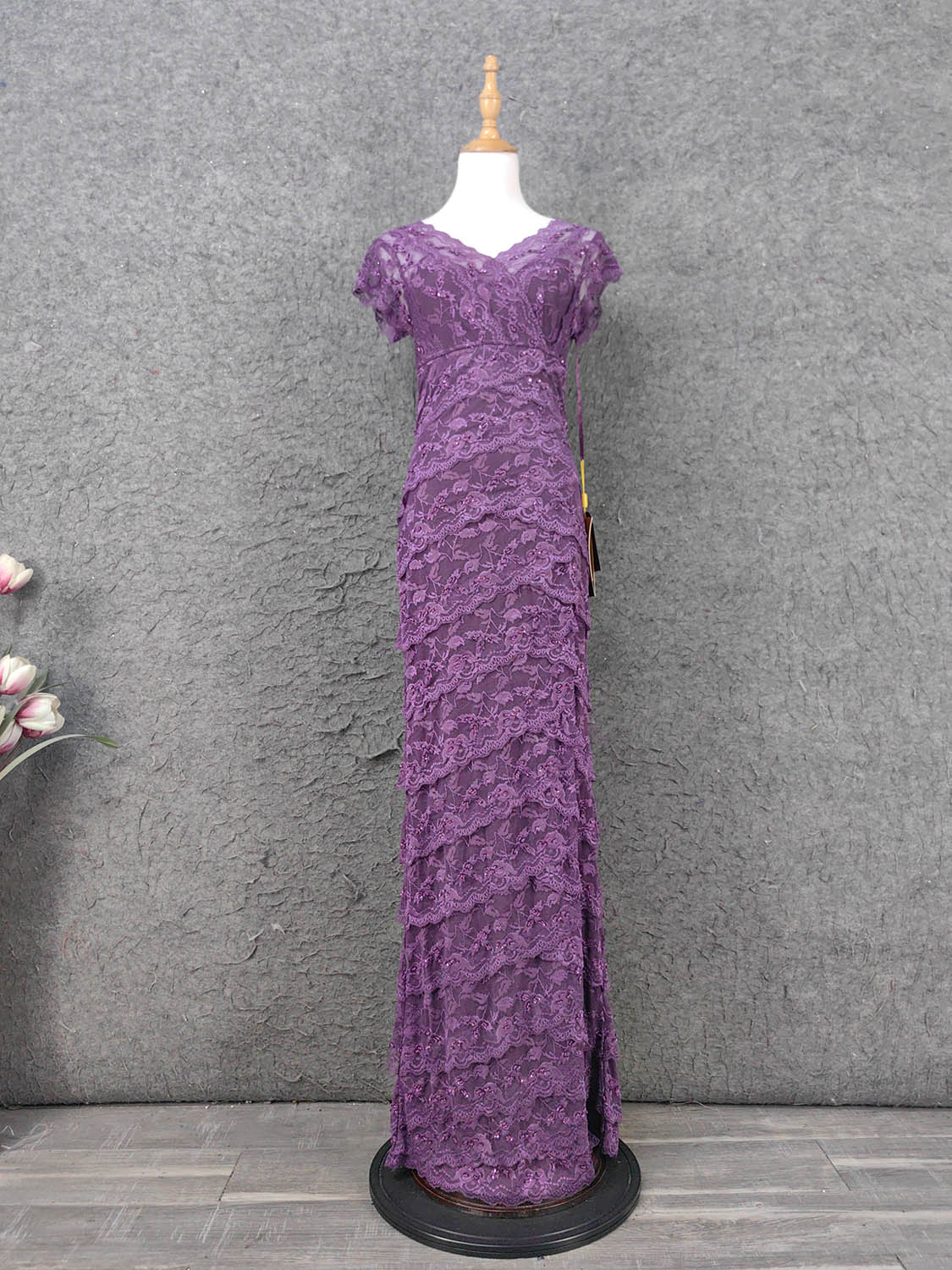 Elegant Purple V-Neck Lace Long Formal Prom Dress Main image