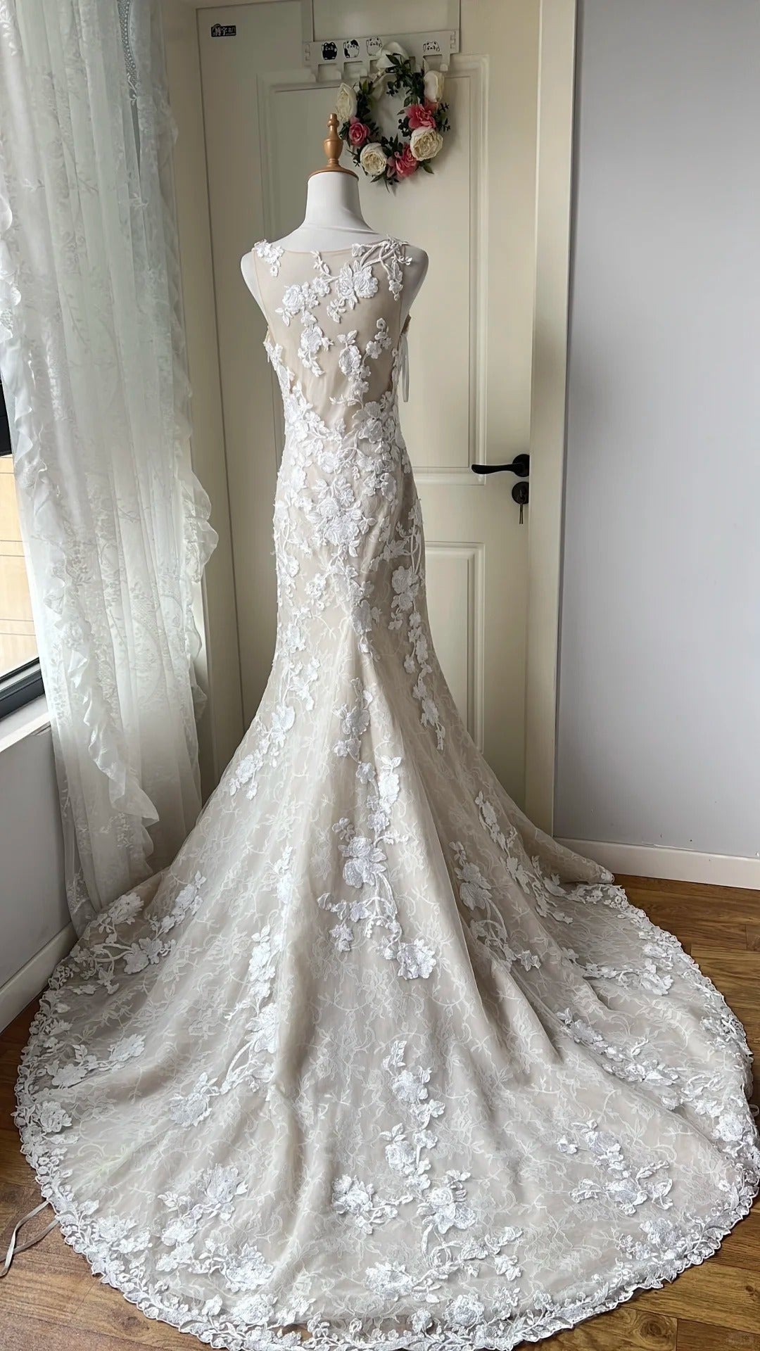 Elegant Retro Ivory Mermaid V-Neck Halter Lace Train Formal Prom Dress Wedding Dress