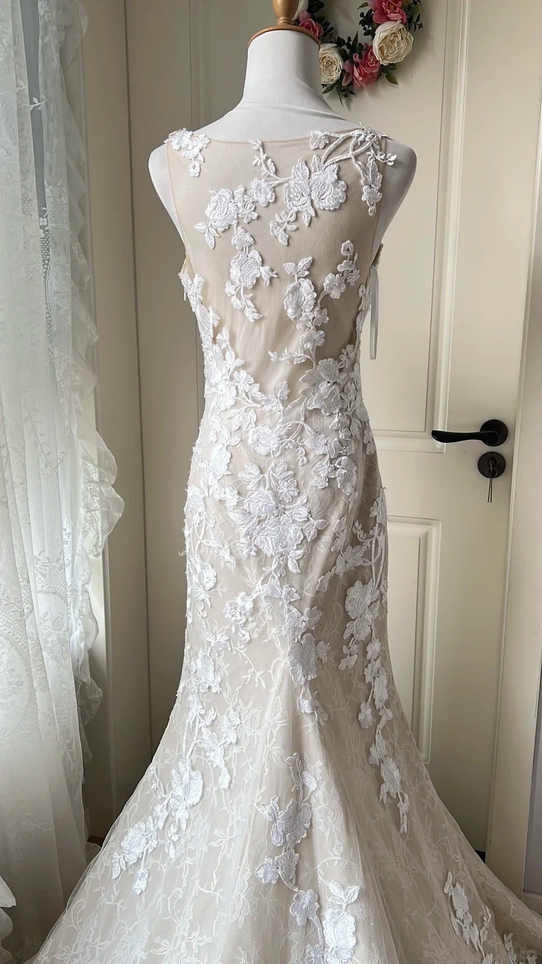 Elegant Retro Ivory Mermaid V-Neck Halter Lace Train Formal Prom Dress Wedding Dress