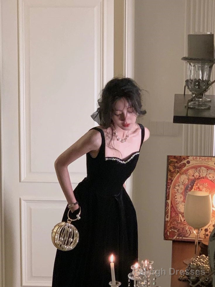Elegant Spaghetti Strap Velvet Vintage Black Dress Women Birthday Outfits