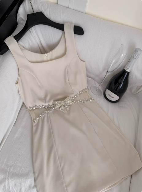 Elegant Square Neck Sleeveless Hollow Diamond Birthday Short Skirt Homecoming Dress