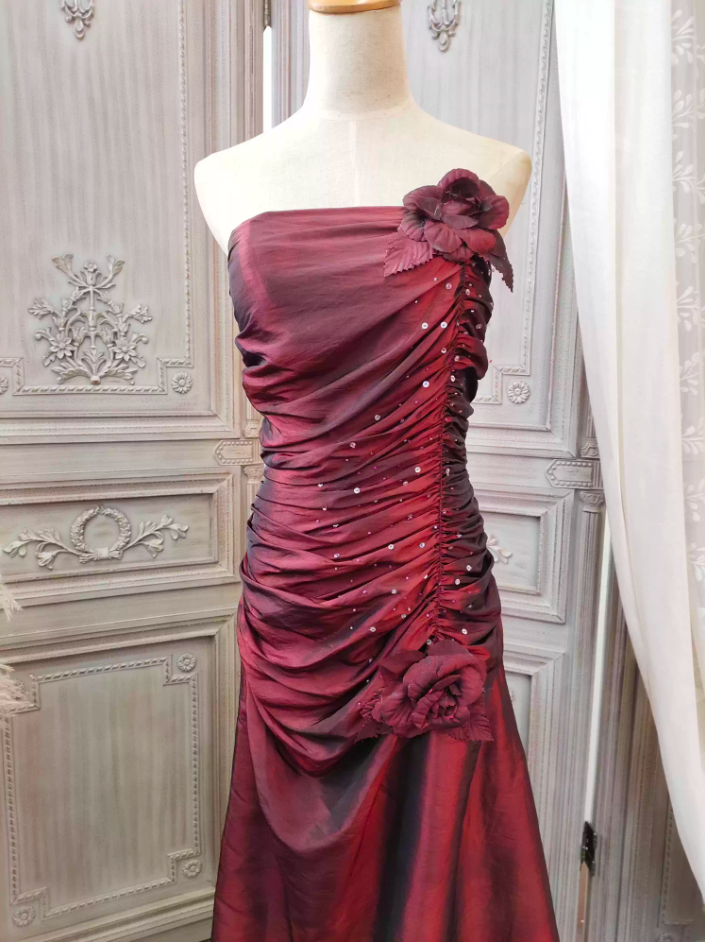 Elegant Vintage Burgundy Strapless Ruched Satin Long Formal Prom Dress Secondary image