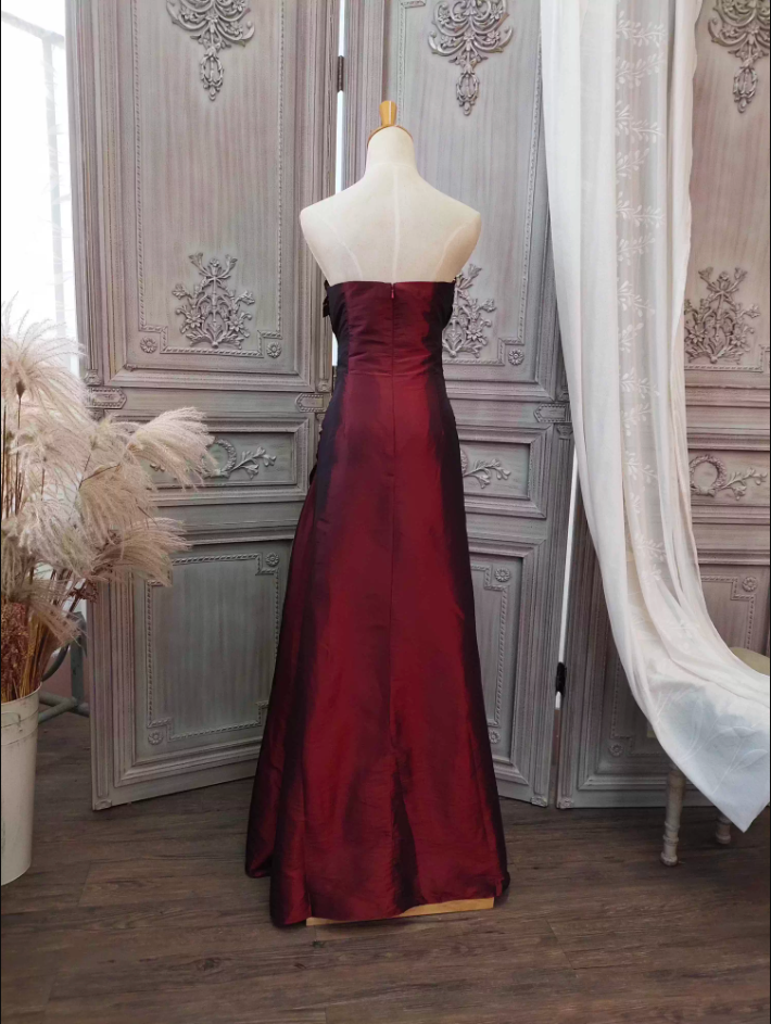 Elegant Vintage Burgundy Strapless Ruched Satin Long Formal Prom Dress