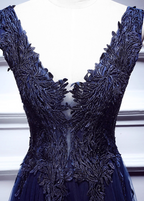 Elegant Vintage Navy Blue V-Neck Lace Embroidery Tulle Long Formal Prom Dress
